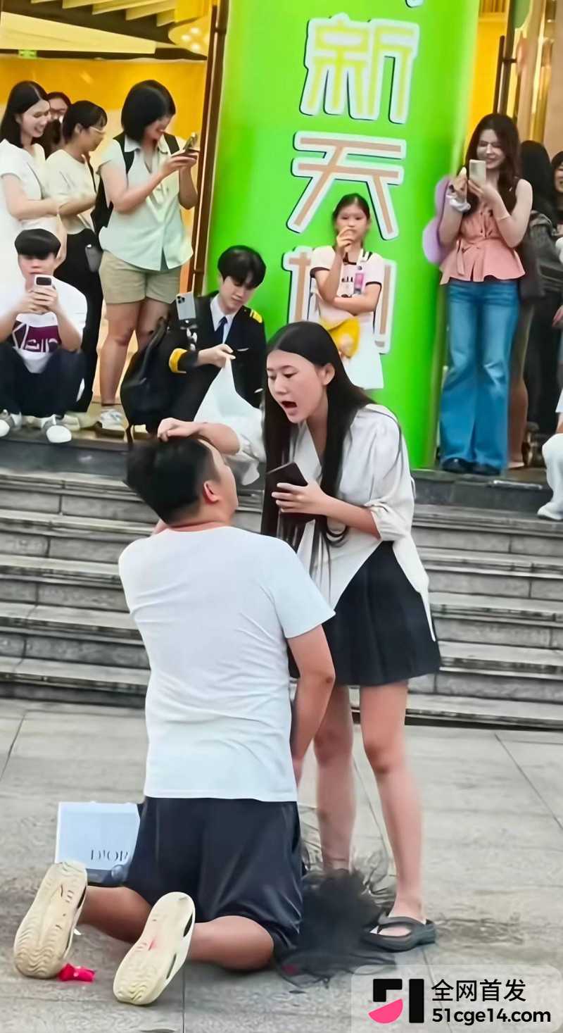 广西南宁朝阳广场目森眼镜求婚视频06