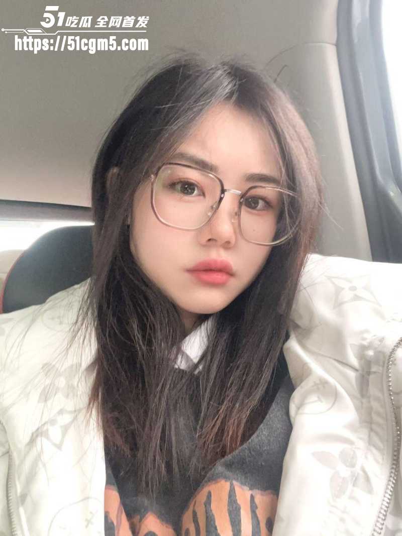 广东大奶眼镜婊 约炮视频曝光 1
