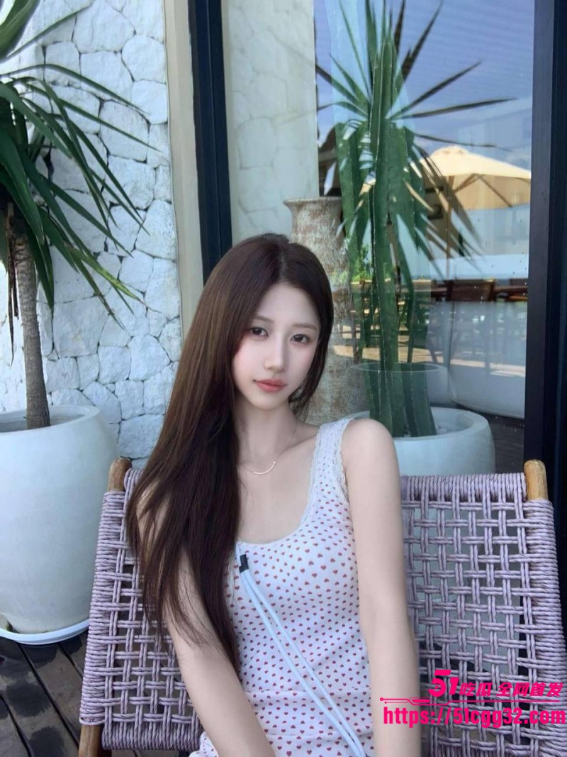 高颜御姐 雅小姐  性爱新作流出 身穿开裆丝袜跪舔主任大屌 主动骑乘上位精液射满骚穴 1
