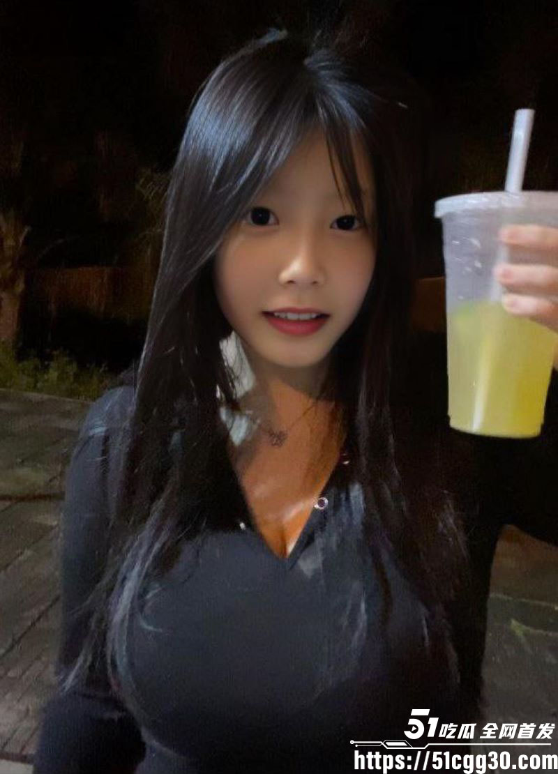 湖北纯情甜妹周蓉为3000元宿舍厕所表演自慰 1