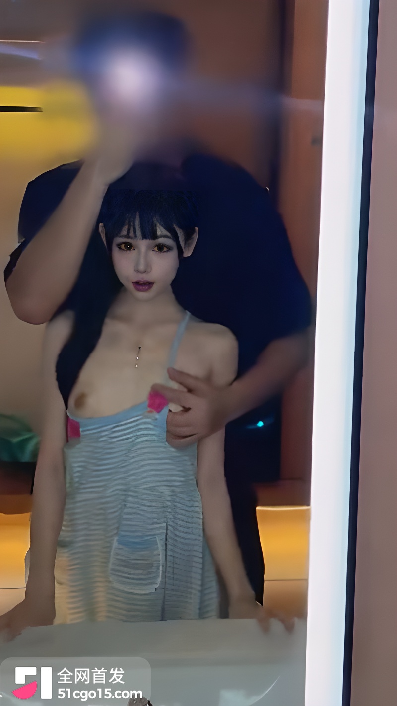 推特精神小妹小狗花性爱视频2