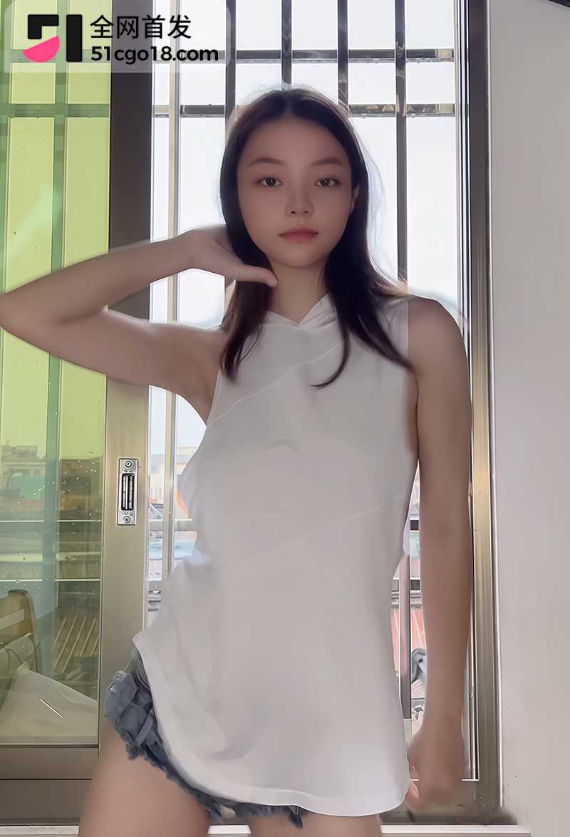 推特安慕曦福利姬少女圆乳极品女大私拍流出3拷贝