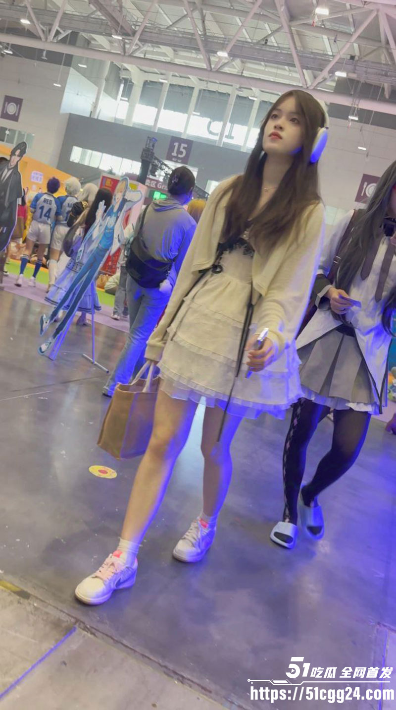 可爱学生妹裙底视频1