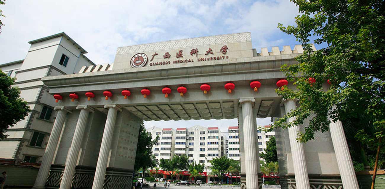 广西医科大学 邹雪玲 被前男友泄密私拍 反差母狗痴迷深喉 口技堪比职业外围！