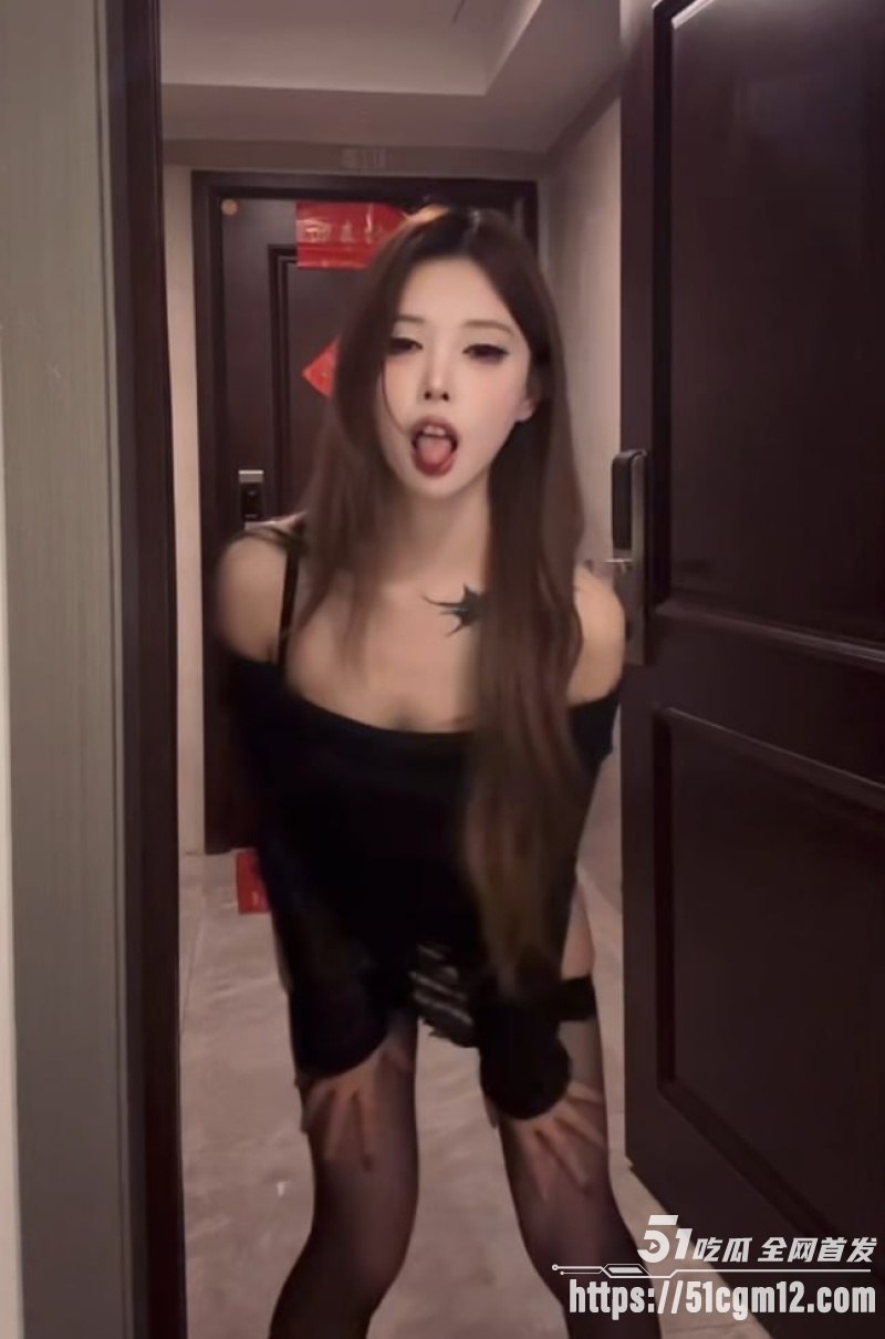 鱼鱼hutu012黑丝自慰1