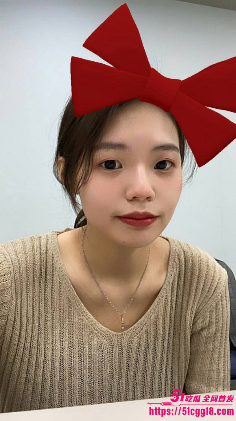19岁超嫩大学生与金主3p1