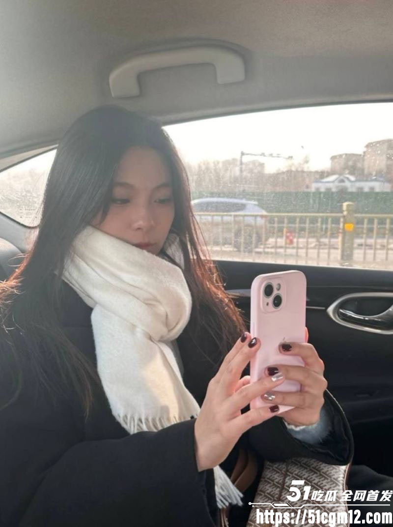 清纯美女卢绘旭不雅合集流出 1