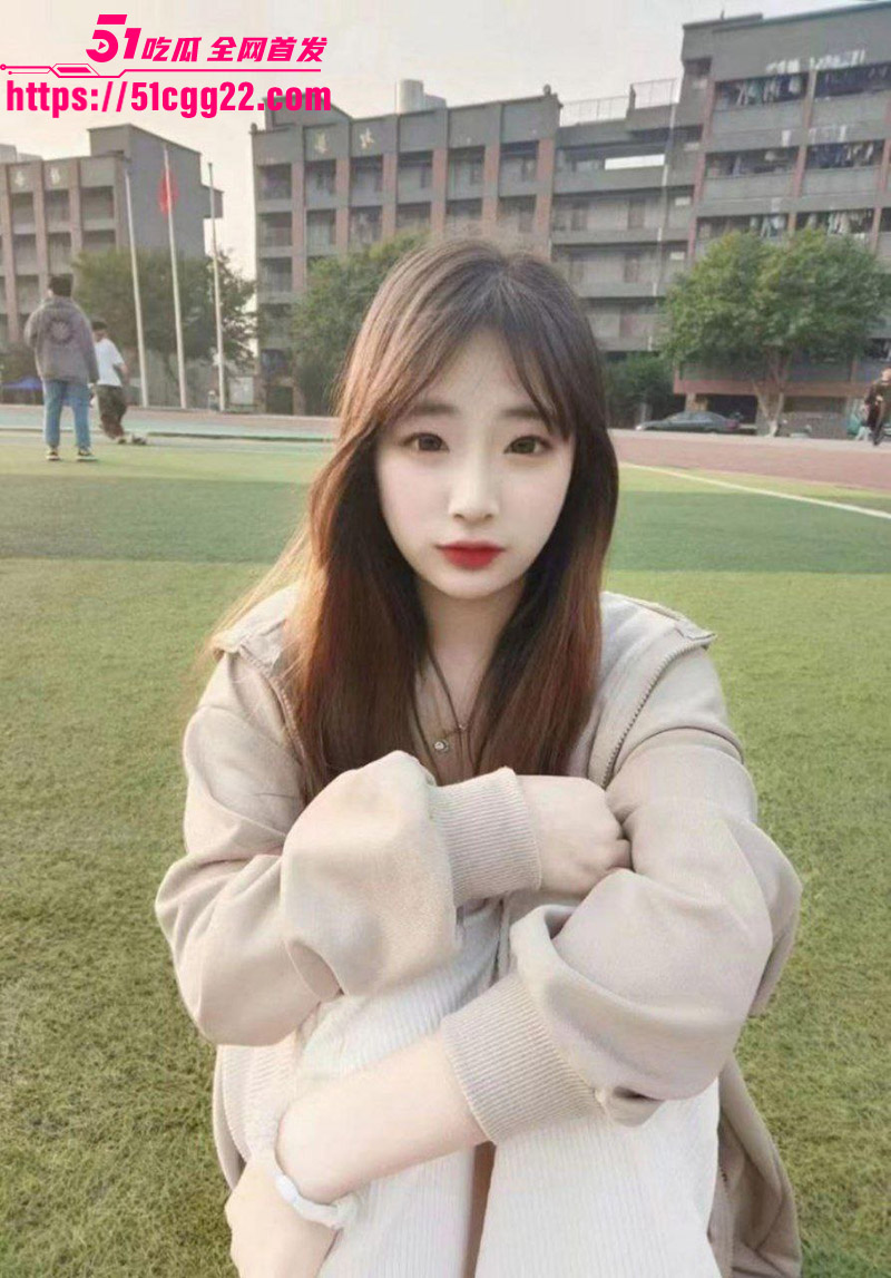 四川大学生黄洛菲1