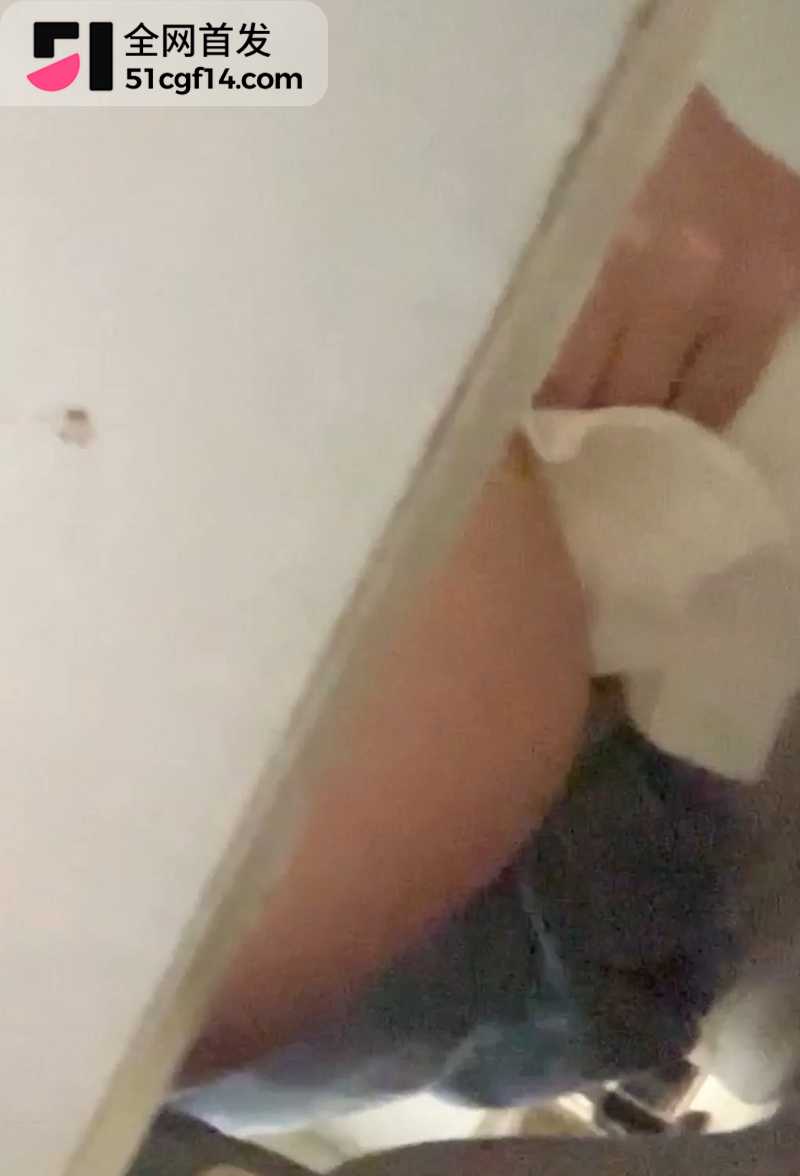 女厕近距离偷拍 8 拷贝