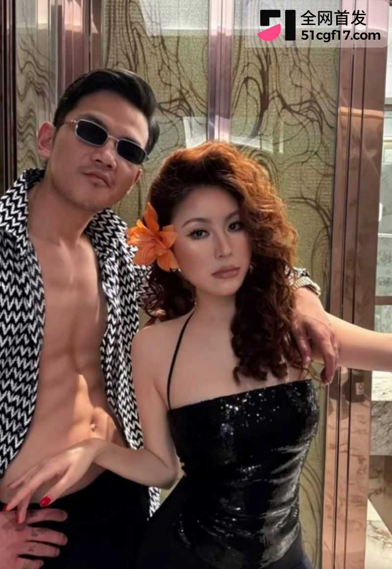 抖音百万网红成都虎王出轨被前妻直播怒撕 14