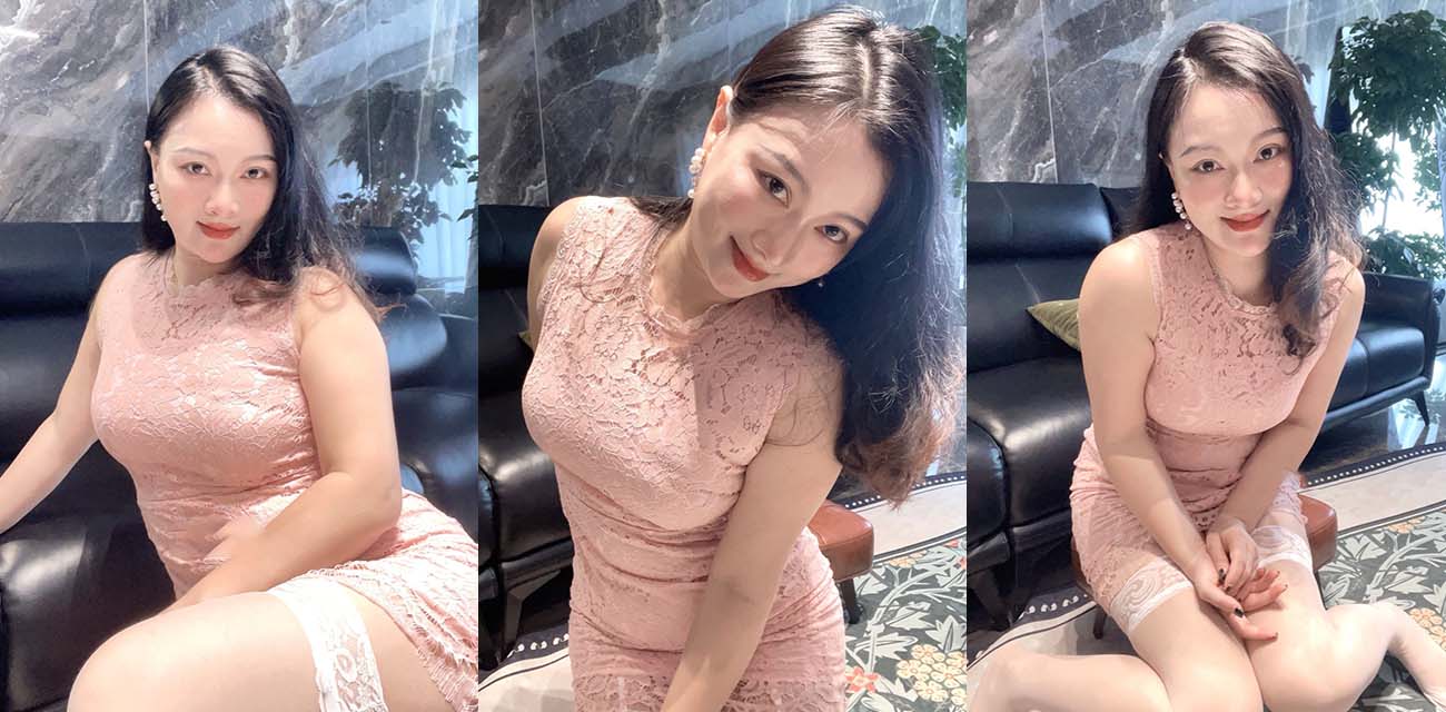 海角大神肥臀巨乳老妈特别骚 风韵犹存的老妈穿上情趣内衣 被亲儿子大鸡巴爆肏