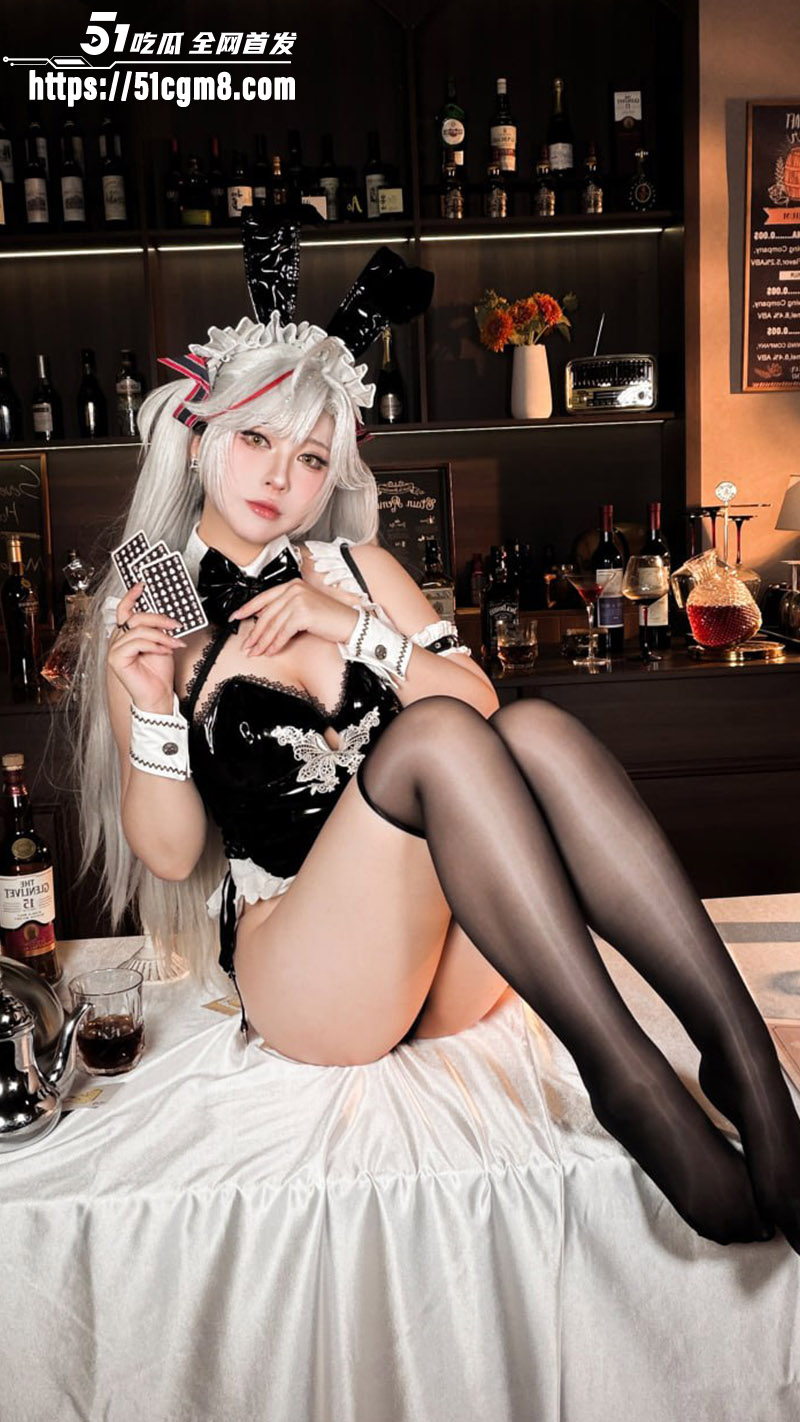 推特福利姬 半半子 Cos欧根亲王Bunny写真2