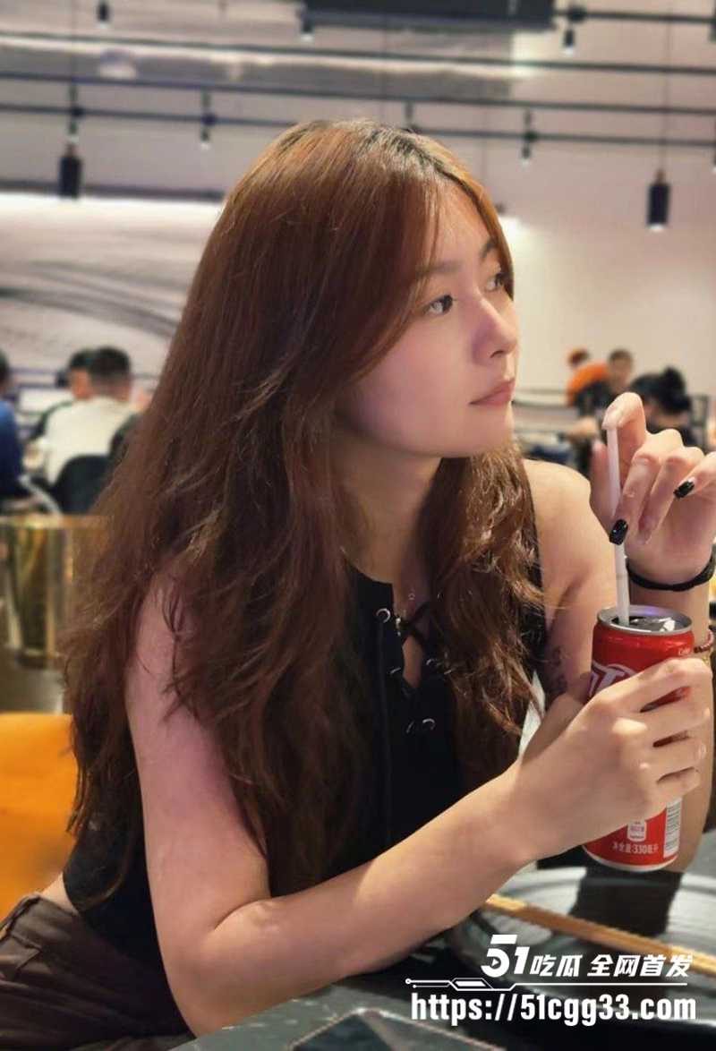 重庆高颜值反差少妇林瑶开档黑丝性爱视频曝光1拷贝