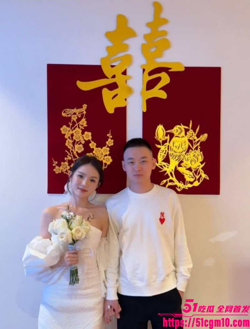 新娘手持结婚证做爱 1
