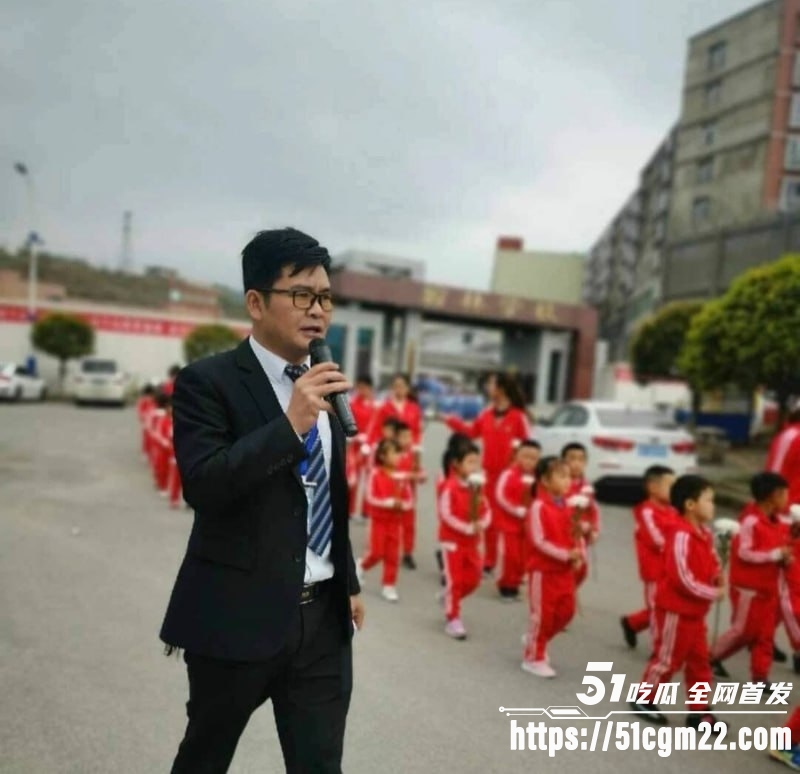 中学校长曾凡乔 2