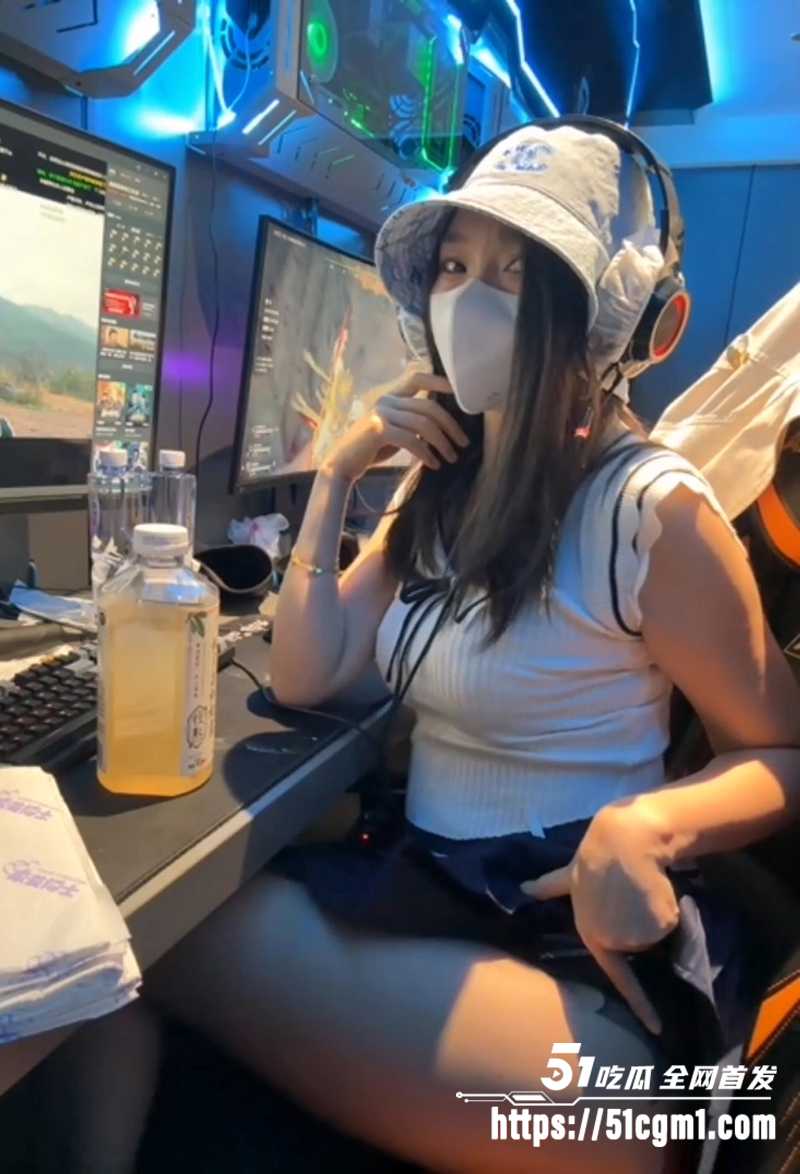 大长腿高挑成熟少妇直播在网吧露出视频合集1拷贝