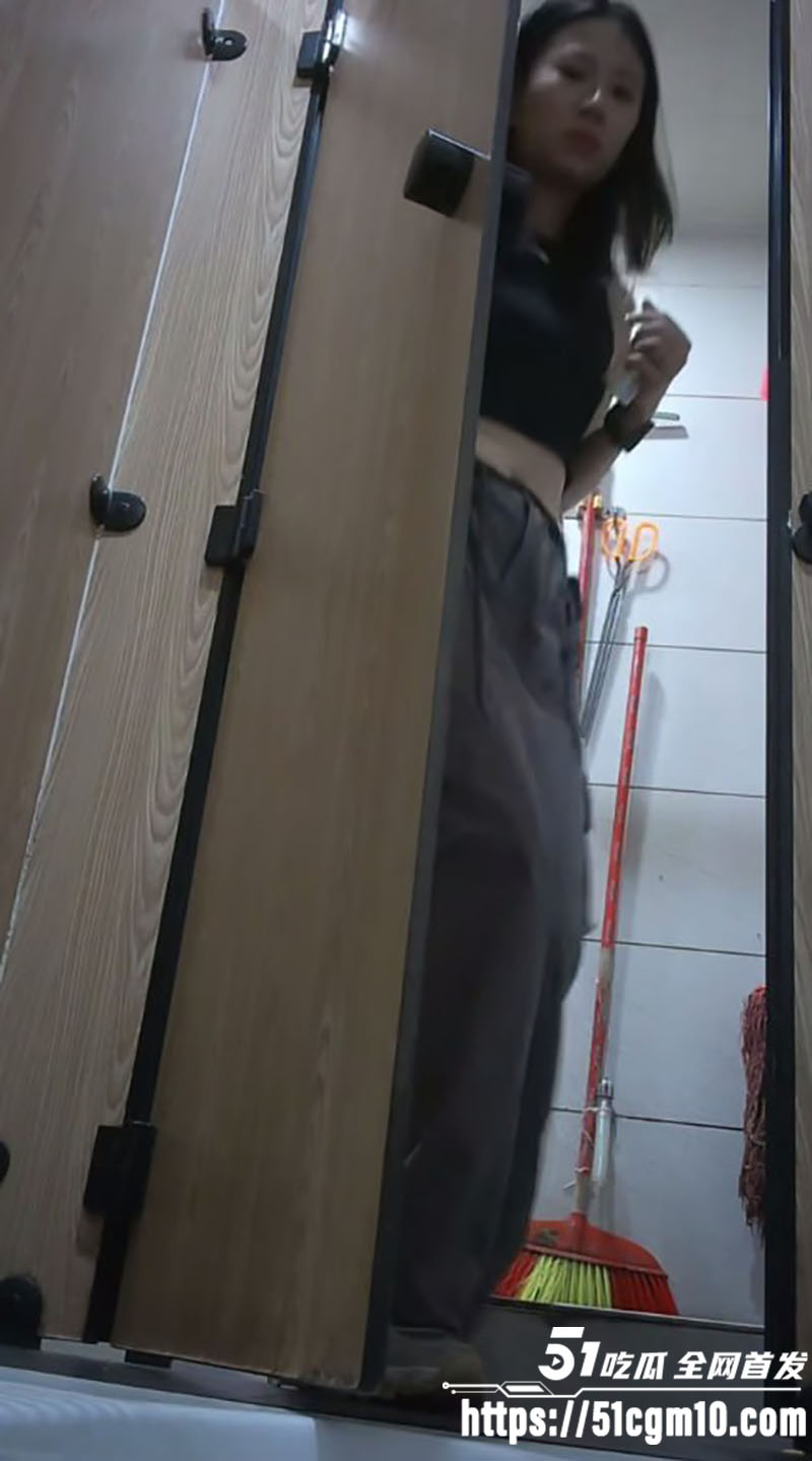 极品厕拍偷窥合集流出1