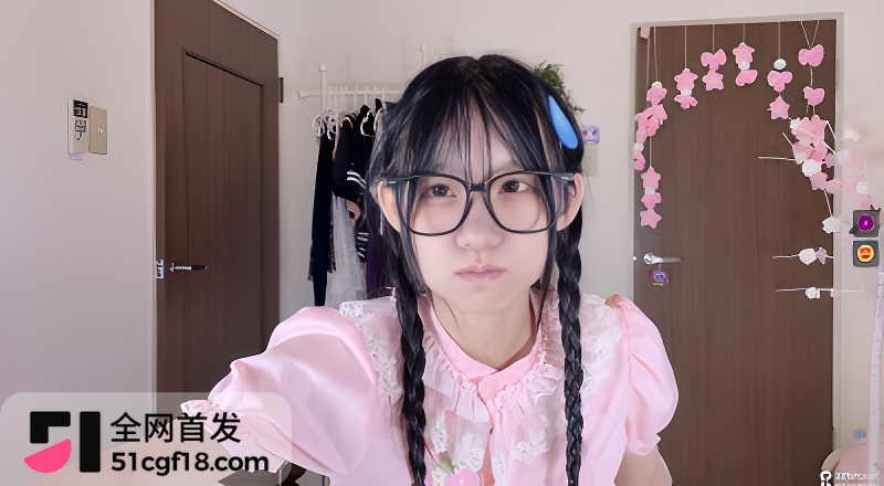 反差巨乳主播 natsu067 可爱萝莉套装开播4