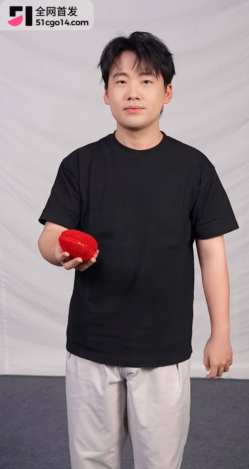 德云少班主 郭麒麟 与蒋依依恋情曝光 街头醉吻不雅视频流出 老郭有希望抱孙子