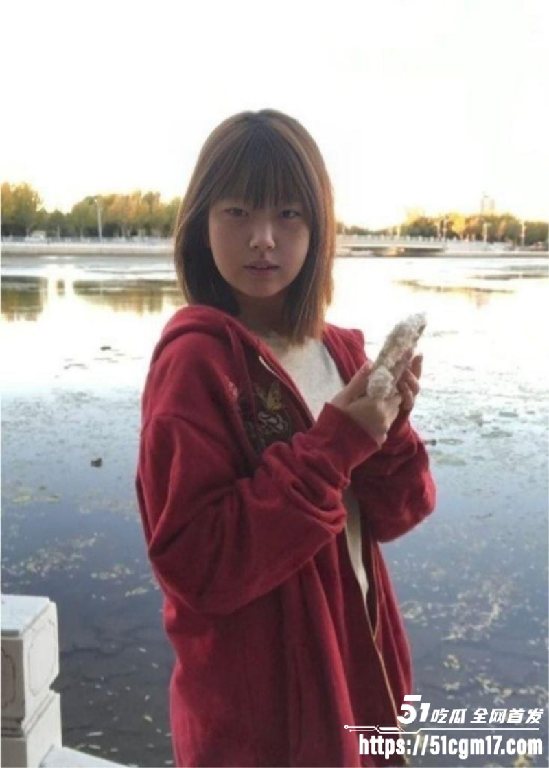日本素人大学生裸贷自拍 3