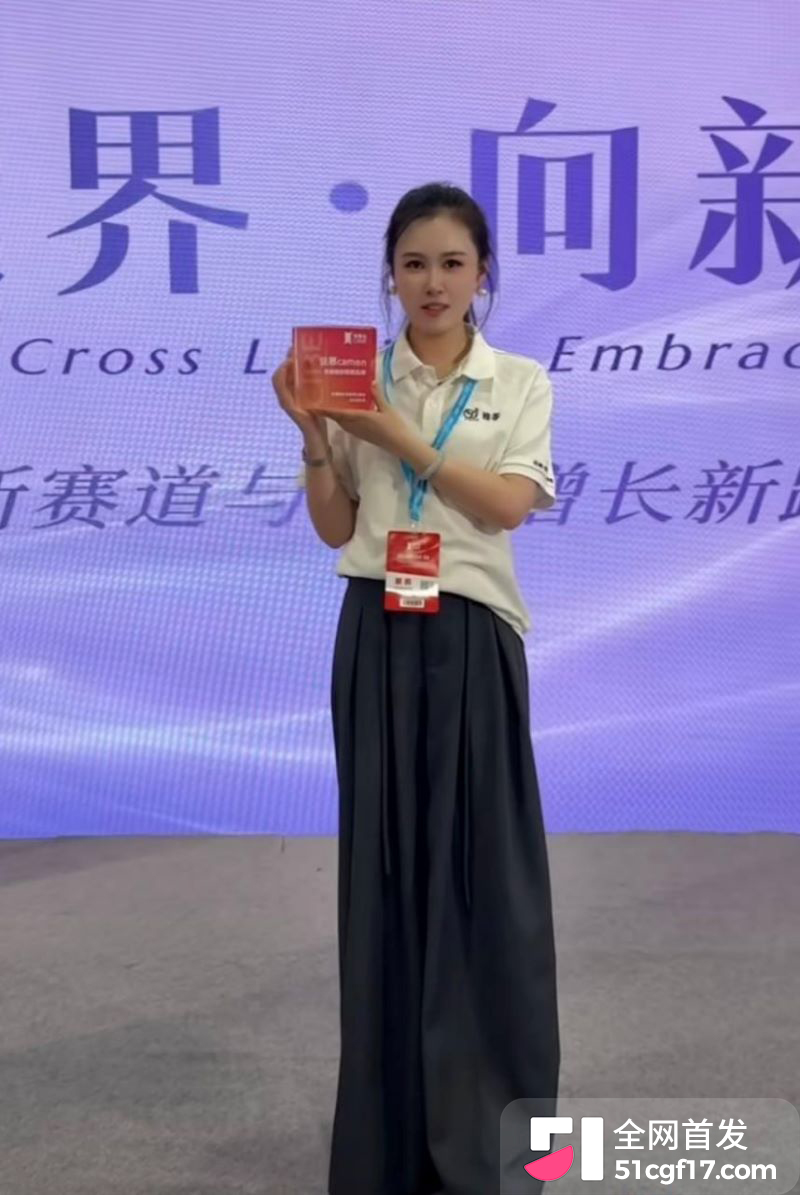 抖音百万网红成都虎王出轨被前妻直播怒撕 5