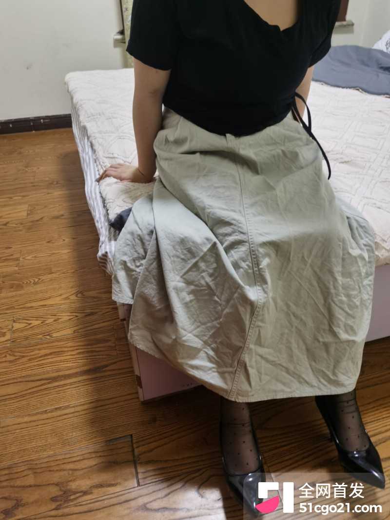 海角大神乱伦皮皮瞒着妈妈隔壁屋做爱2