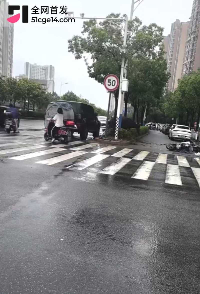 福建宁德突发疯牛狂奔事件 5 拷贝
