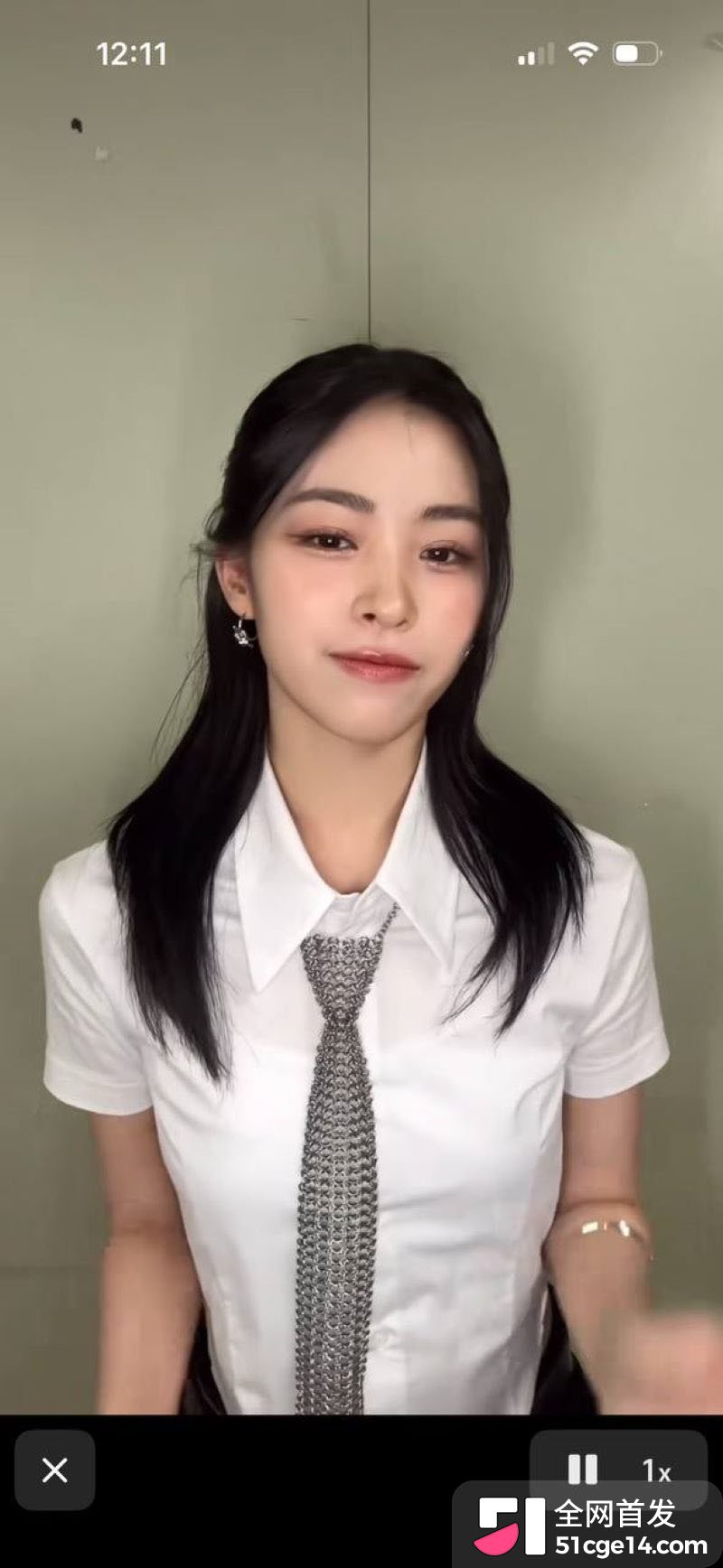 韩国知名女星申留真巡演时伸手扣逼 3