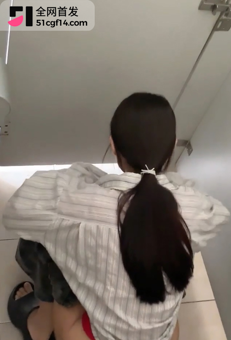 女厕近距离偷拍 6 拷贝