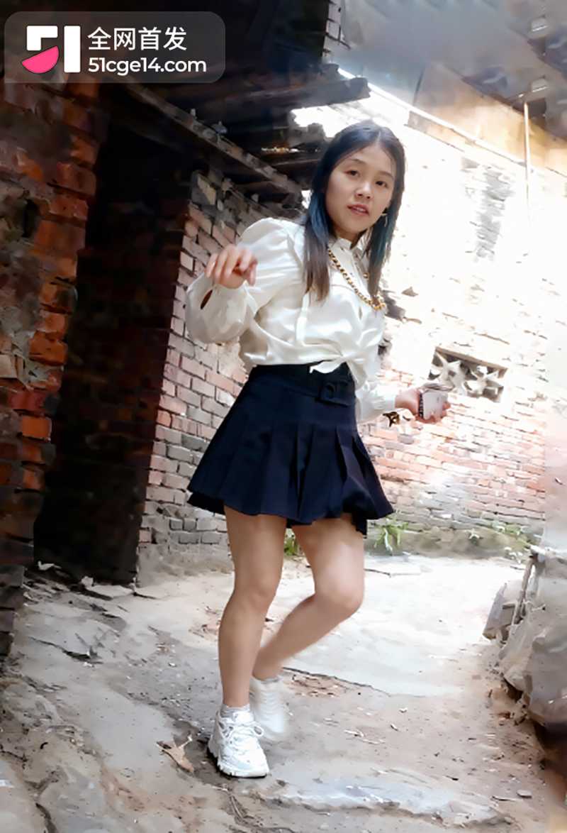 偷拍城中村站街女 1 拷贝