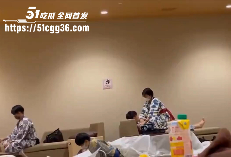 小情侣当众做爱偷拍视频曝光 1 拷贝