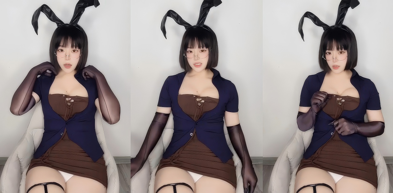 B站UP主 樱桃老师 提督福利 短发巨乳反差女主播浴室湿身自慰 骚浪无敌！