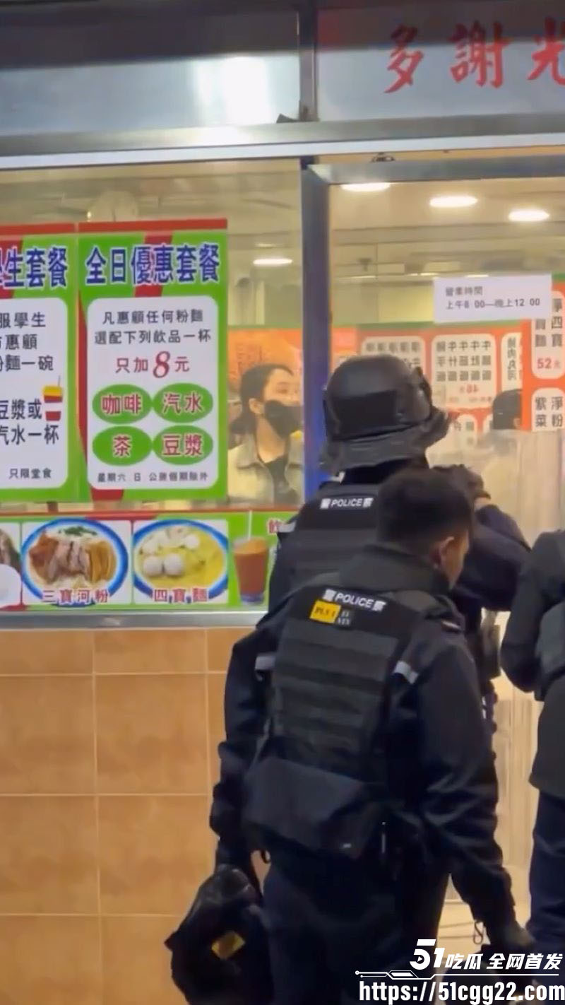香港上水粉店女子袭警事件 1