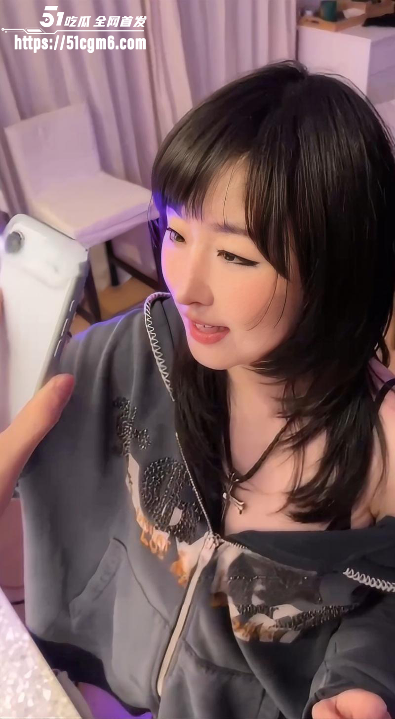 pupu噗噗新作抖音主播被小助手拍下吃鸡视频威胁01