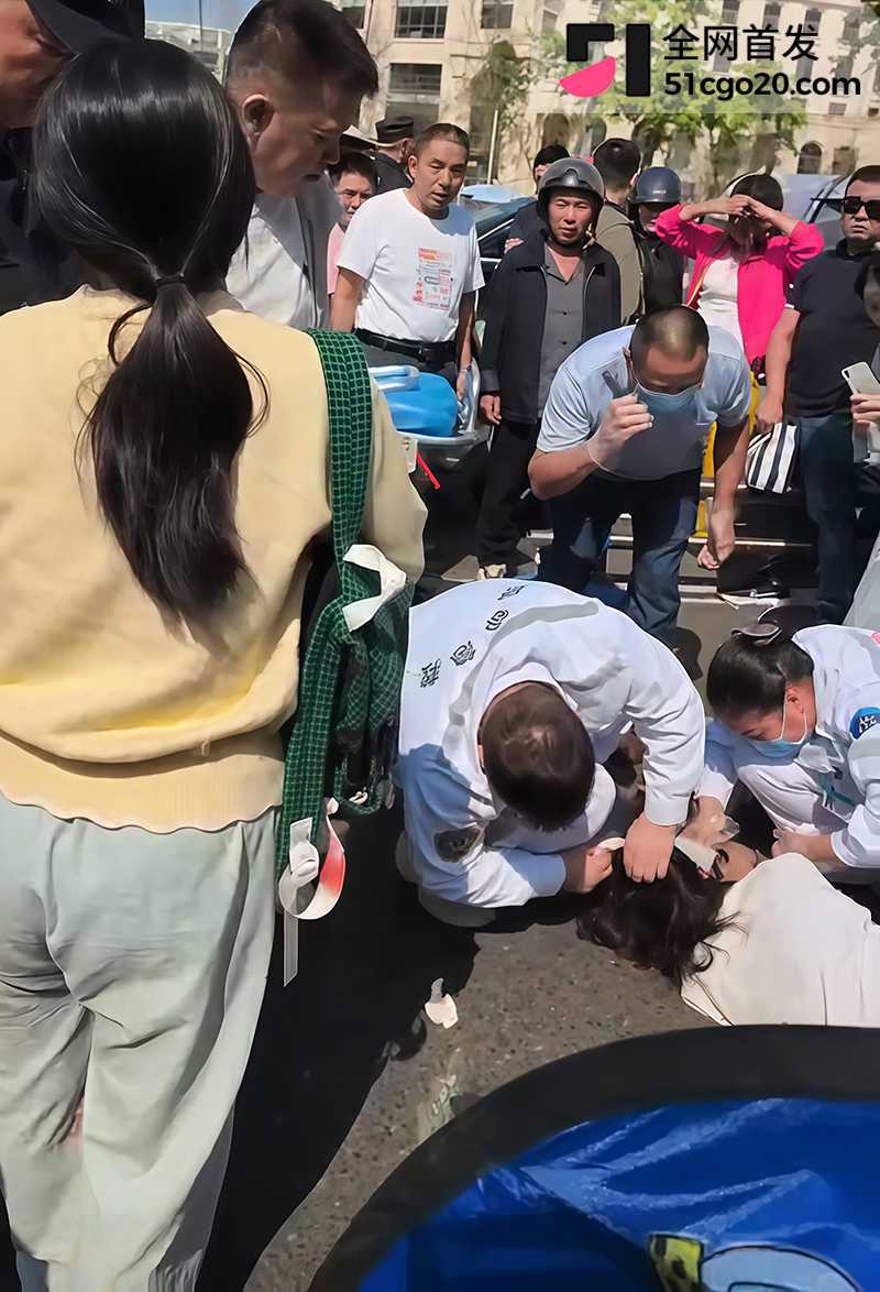 青白江小学门口吵架杀人 6 拷贝