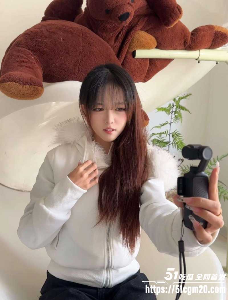 河南高颜值骚货严诗雅  1