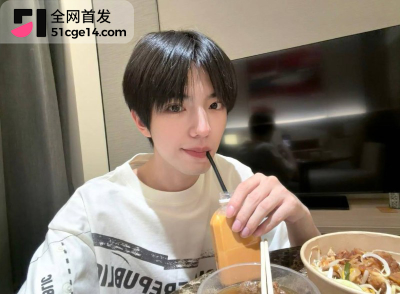 乐华旗下艺人奥利辟谣白翊汝恋情08