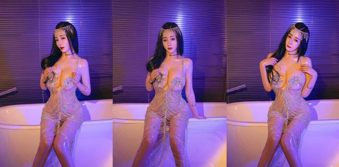 模特女神 允爾 异域风情钻石链衣  翘起蜜桃臀回眸勾人 浴缸边开腿秀长腿！