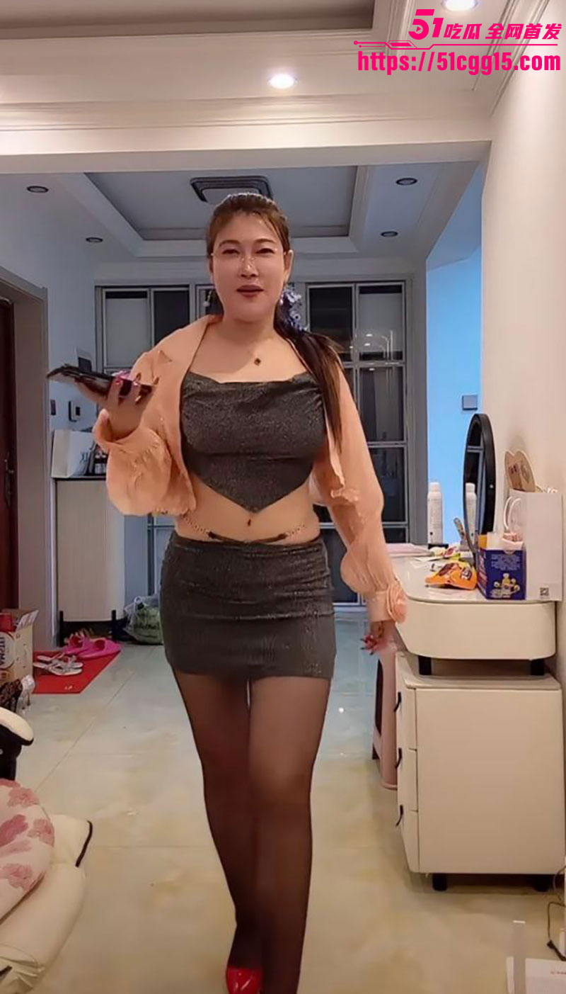 快手母狗东北眼镜节姐9