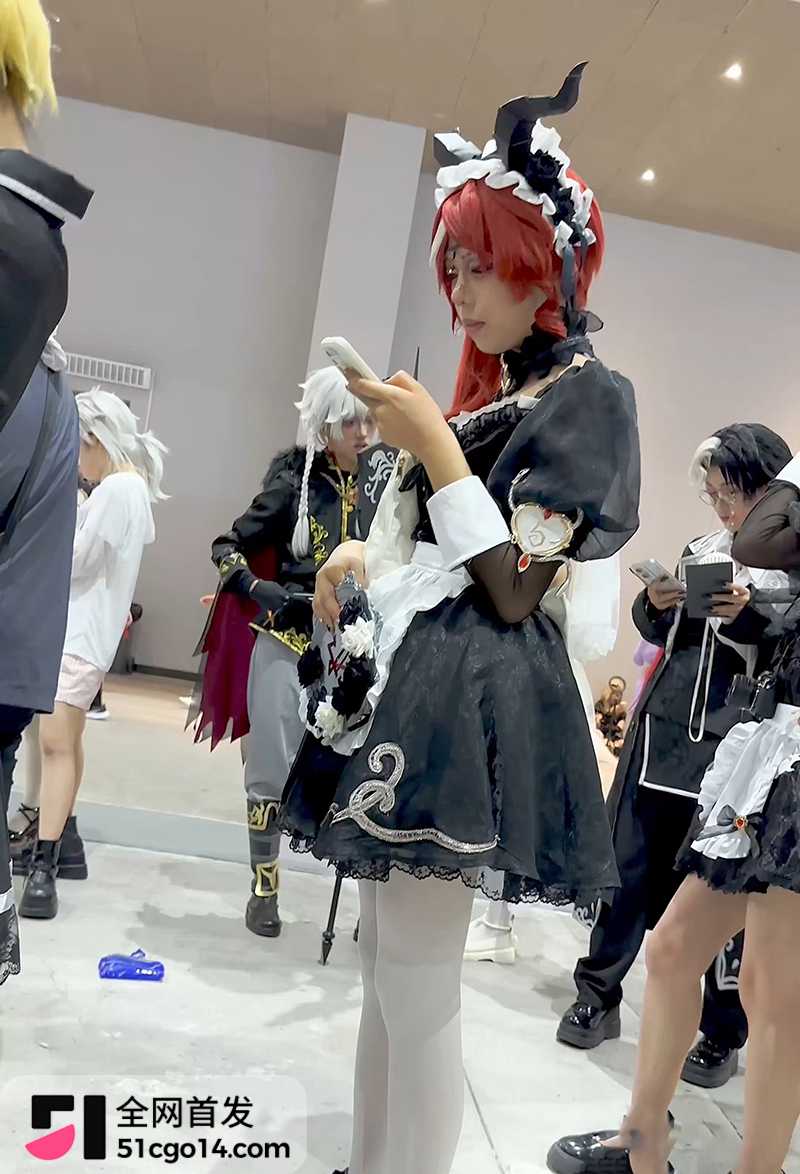 学生妹COSER第五人格大祭司裙底被偷拍 1 拷贝