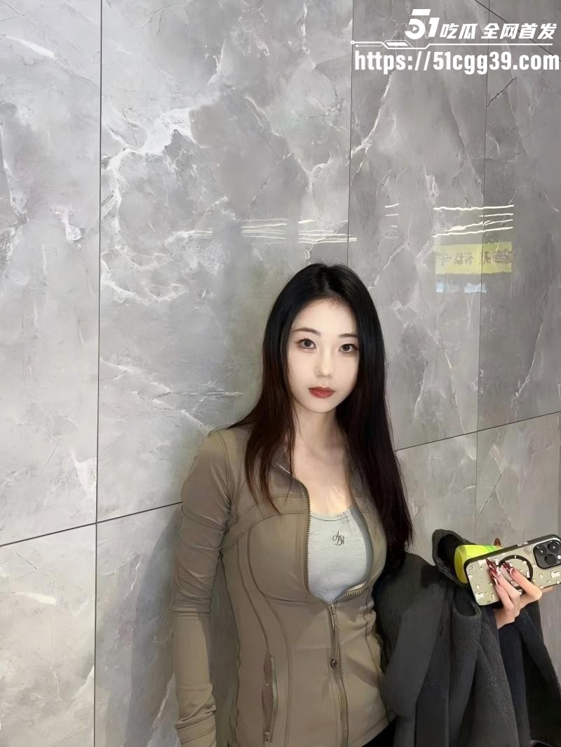 高颜值御姐被土豪曝光自慰视频01