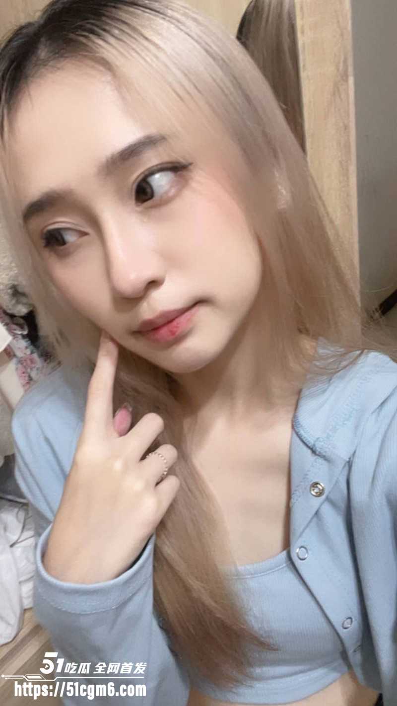 小红书金发御姐3P性爱视频01