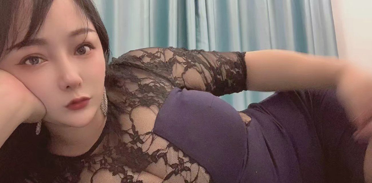 快手30万粉网红 小肉包 自慰视频曝光 逆天巨乳绵软Q弹 少妇魅力极具诱惑！