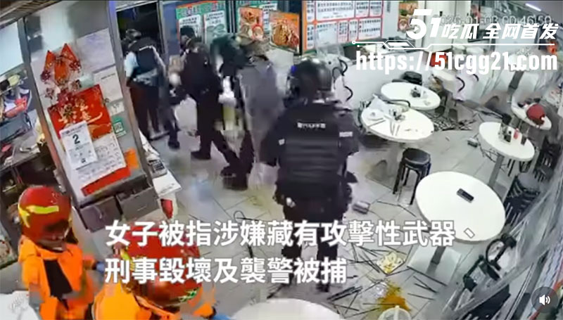 香港上水持刀袭警1