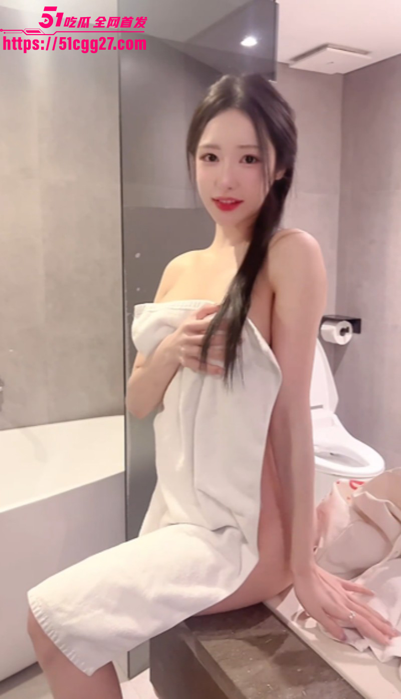 韩国清纯女神dustj199浴室露点私拍01