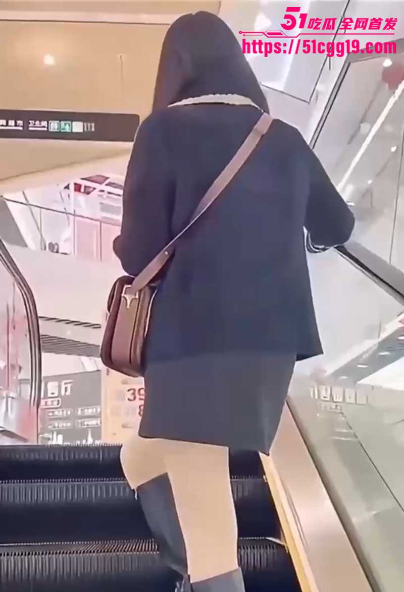 商场试衣间激情做爱视频流出 1 拷贝