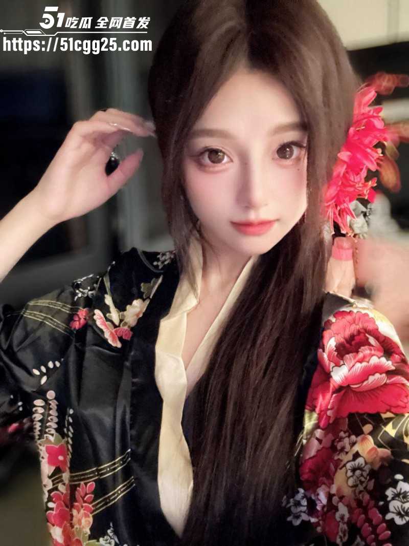 推特萝莉福利姬饼饼大裸舞视频01