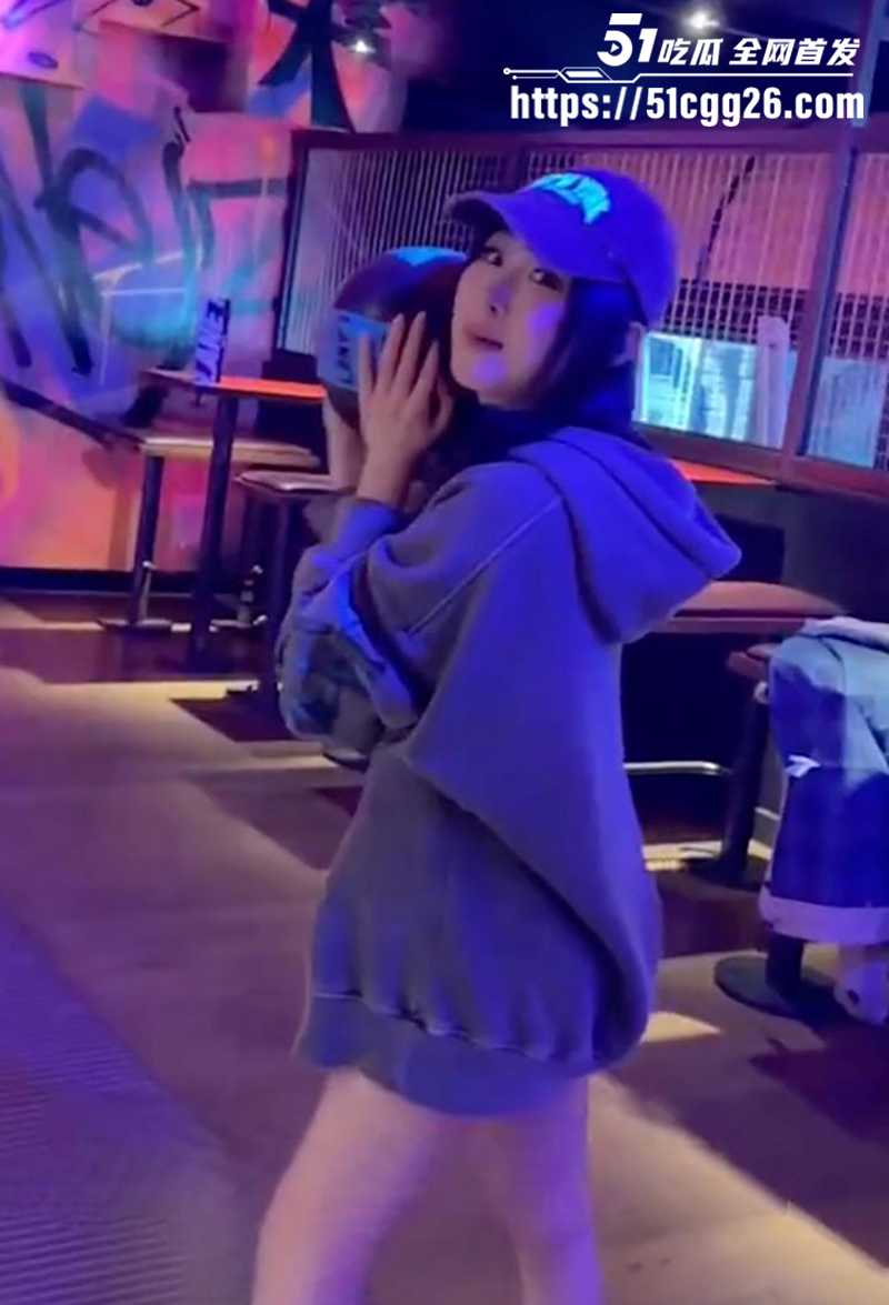 极品阿黑颜美少女人气福利姬噗噗保龄球馆露出性爱视频22拷贝