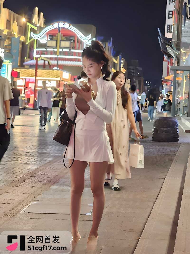 推特网红淫妻 青火 最新自拍 1