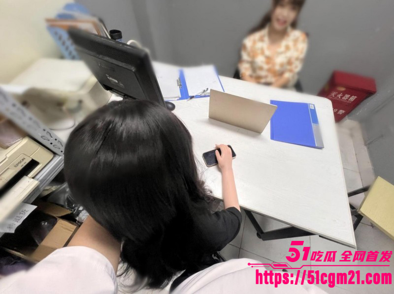 舅妈的爱情故事在女友背后扣逼01